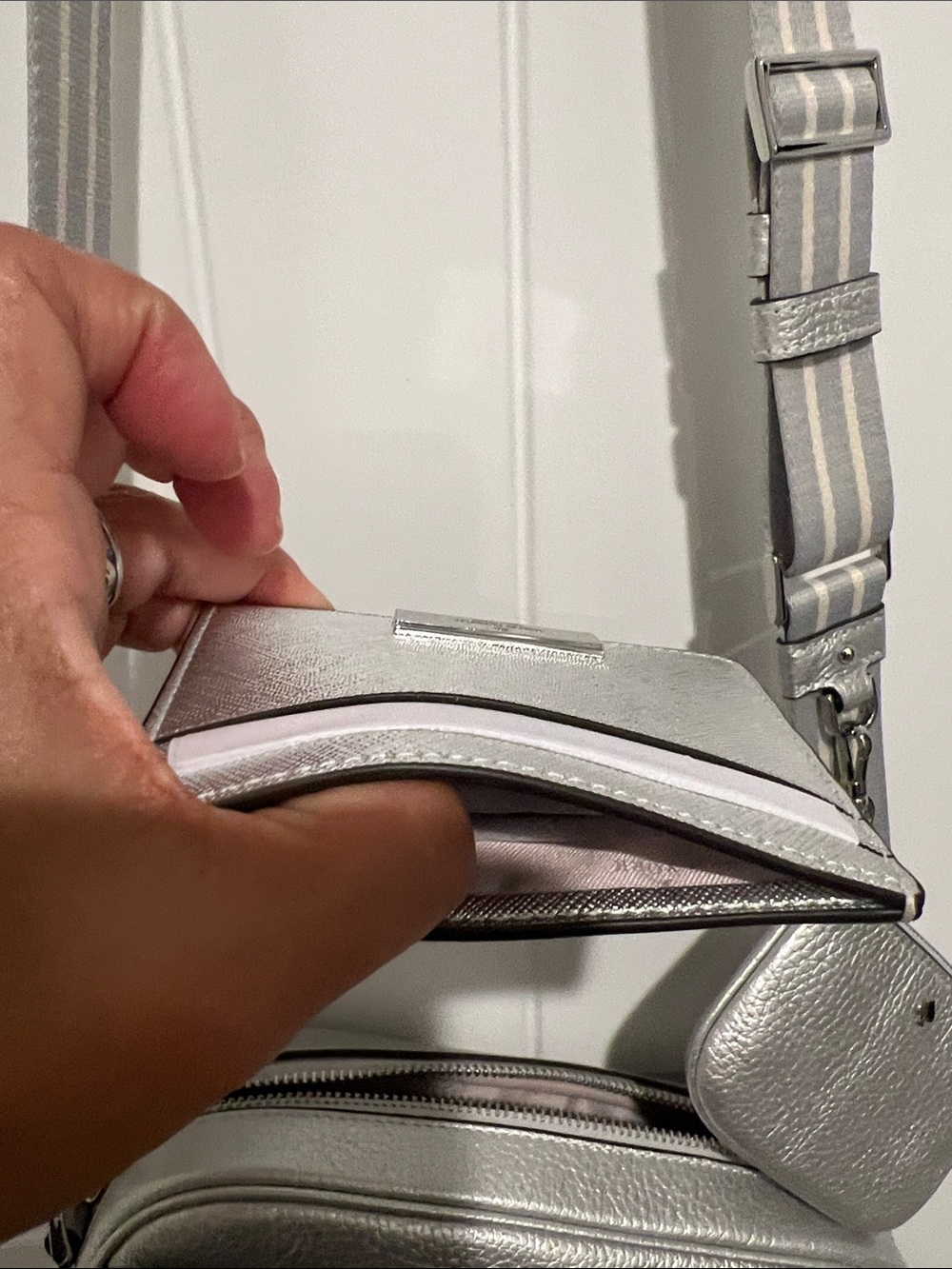 kate spade ♠️ Silver Pebbled Crossbody Camera Purse-strap w/ wallet & coin purse - Picture 11 of 16